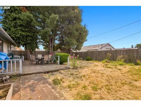 Exterior - 602 N Dolash Ct, Newberg, OR 97132 photo 4 of 8