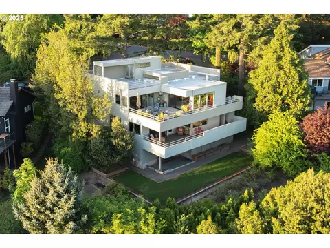 23 Masaryk St, Lake Oswego, OR 97035
