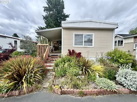 1400 Candlelight Dr #162, Eugene, OR 97402