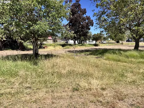 406 S East St, Joseph, OR 97846