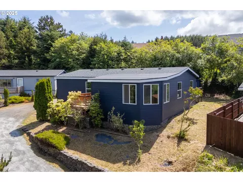 2065 Bilyeu Ave, Tillamook, OR 97141