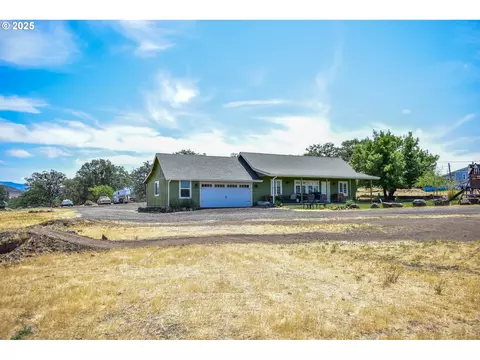 304 Ayres Rd, Eagle Point, OR 97524