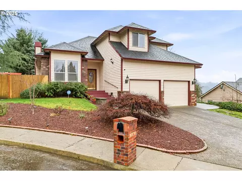 786 NEdgehill Dr, Estacada, OR 97023