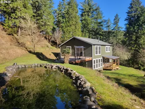 2765 Days Creek Rd, Days Creek, OR 97429