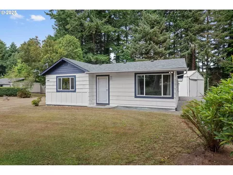 90821 Sand Dollar Ln, Coos Bay, OR 97420