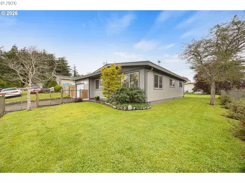 1025 Garfield Ave, Coos Bay, OR 97420