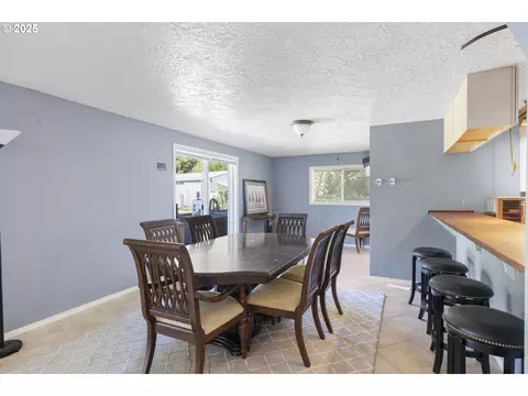 Dining - 23851 Schultz Rd NE, Aurora, OR 97002 photo 6 of 6