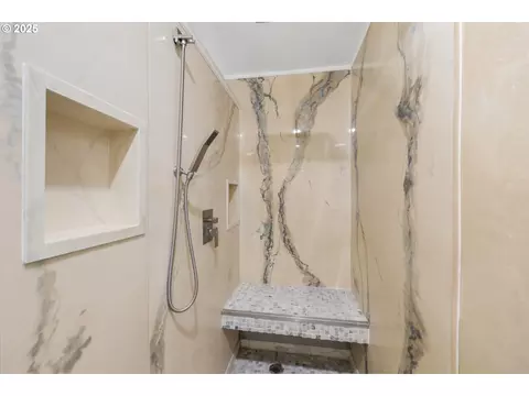 Bath - 23851 Schultz Rd NE, Aurora, OR 97002 photo 2 of 4