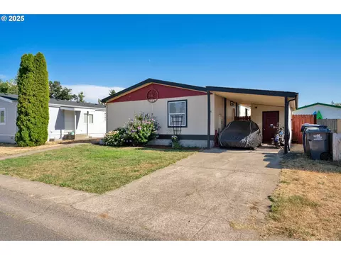 700 N Mill St #75, Creswell, OR 97426