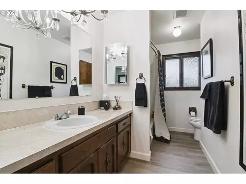 Bath - 1859 SW Angeline Ave, Gresham, OR 97080 photo 1 of 3
