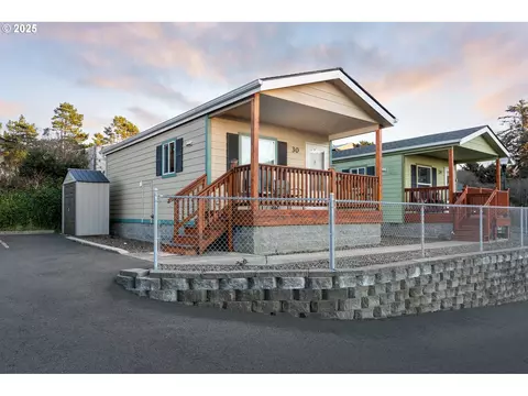 392 NW 3rd St, Newport, OR 97365