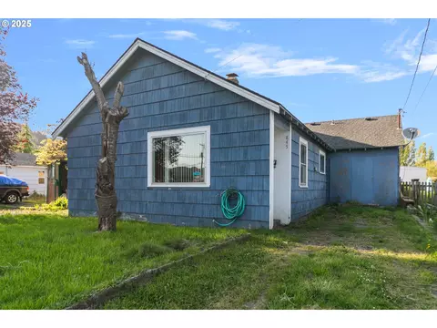 845 Myrtle Ave, Reedsport, OR 97467