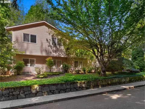 13221 SE Blackberry Cir, Portland, OR 97236