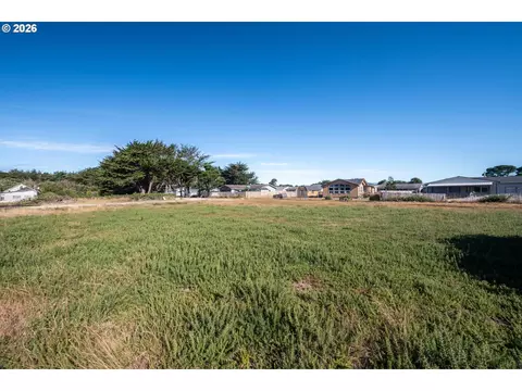 13 Th Ct SW, Bandon, OR 97411