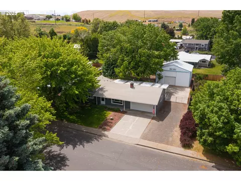 1911 SW Vista Pl, Pendleton, OR 97801