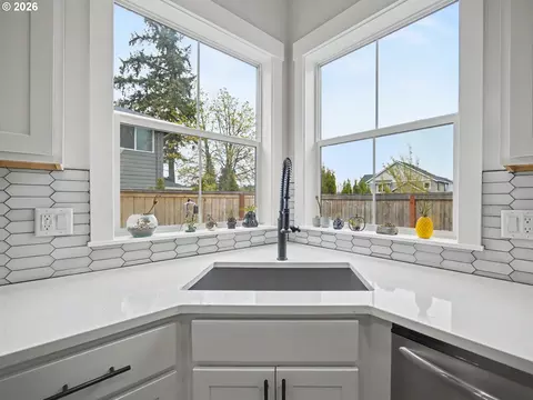 Kitchen - 38005 Juniper St, Sandy, OR 97055 photo 5 of 8
