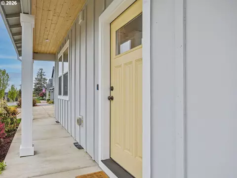 Exterior - 38005 Juniper St, Sandy, OR 97055 photo 6 of 8