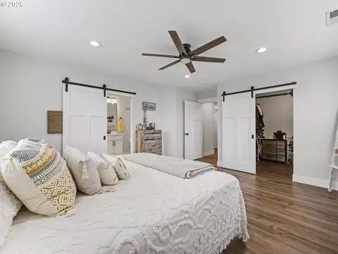 Bedroom - 38005 Juniper St, Sandy, OR 97055 photo 1 of 4