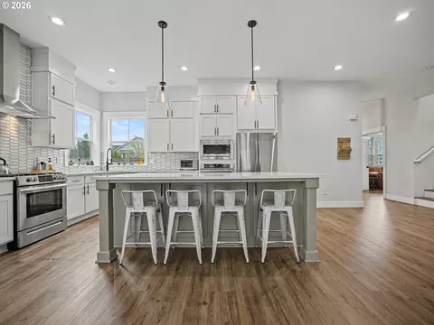 Kitchen - 38005 Juniper St, Sandy, OR 97055 photo 1 of 8