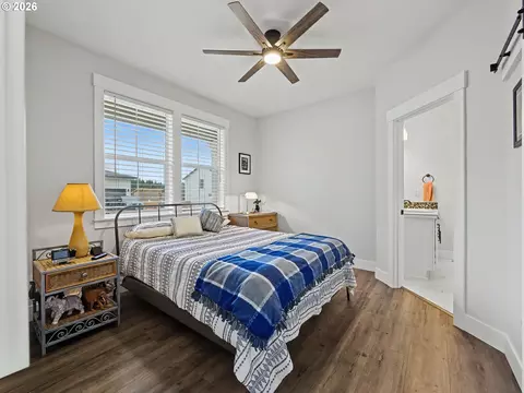 Bedroom - 38005 Juniper St, Sandy, OR 97055 photo 4 of 4