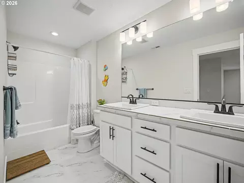 Bath - 38005 Juniper St, Sandy, OR 97055 photo 5 of 6