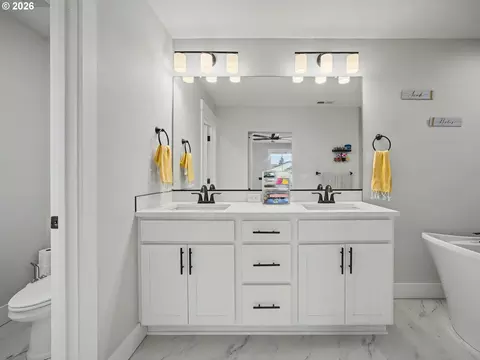 Bath - 38005 Juniper St, Sandy, OR 97055 photo 2 of 6
