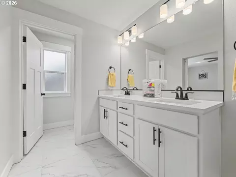 Bath - 38005 Juniper St, Sandy, OR 97055 photo 1 of 6