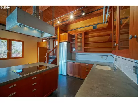 Kitchen - 321 Mill St #5, Eugene, OR 97401 photo 2 of 10