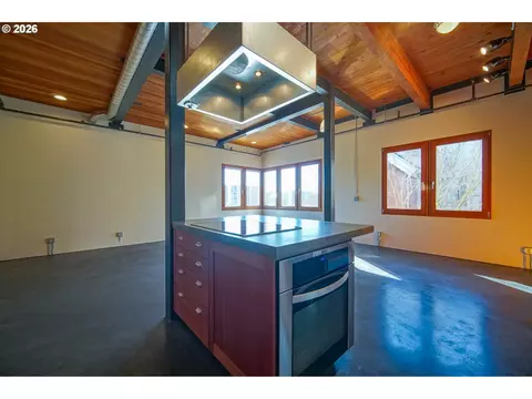 Kitchen - 321 Mill St #5, Eugene, OR 97401 photo 8 of 10