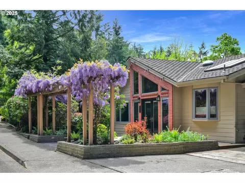 3758 Pine Canyon Dr, Eugene, OR 97405