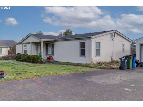 1637 W Hayes St, Woodburn, OR 97071