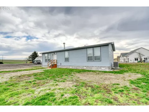 105 Columbia St, Helix, OR 97835