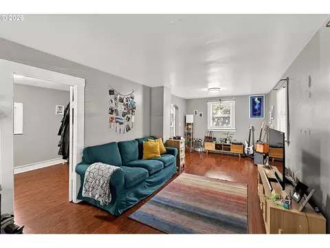 Living - 963 Madison St, Eugene, OR 97402 photo 1 of 1