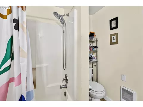 Bath - 963 Madison St, Eugene, OR 97402 photo 4 of 4
