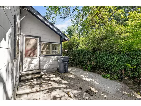 Exterior - 963 Madison St, Eugene, OR 97402 photo 6 of 8