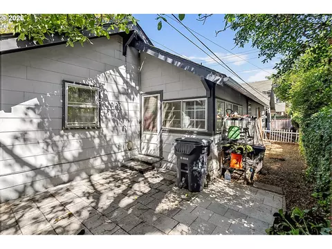 Exterior - 963 Madison St, Eugene, OR 97402 photo 7 of 8