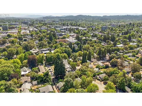 View/Area - 963 Madison St, Eugene, OR 97402 photo 2 of 2