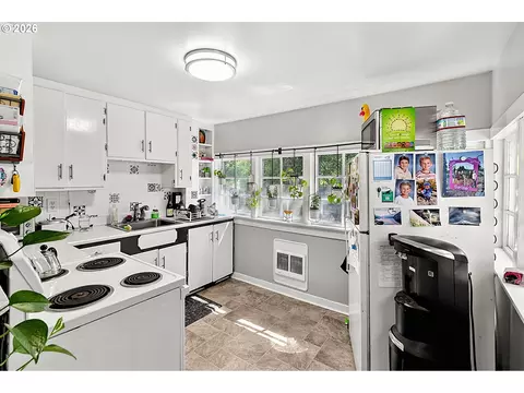 Kitchen - 963 Madison St, Eugene, OR 97402 photo 2 of 2