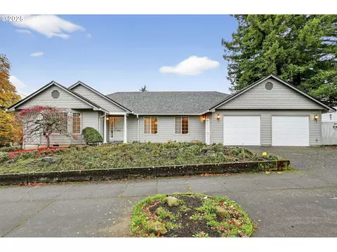 6826 SE Stark St, Portland, OR 97215