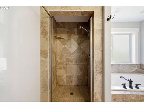 Bath - 2234 NW Utah Ct, Camas, WA 98607 photo 4 of 5