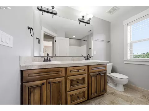 Bath - 2234 NW Utah Ct, Camas, WA 98607 photo 5 of 5