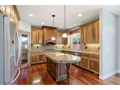 Kitchen - 2234 NW Utah Ct, Camas, WA 98607 photo 3 of 4