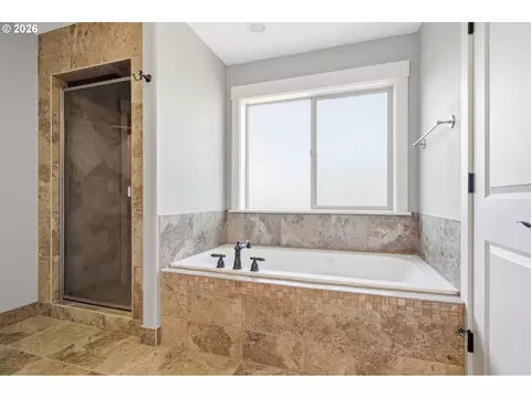 Bath - 2234 NW Utah Ct, Camas, WA 98607 photo 2 of 5