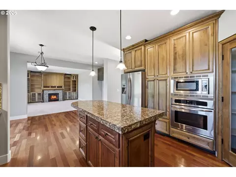 Kitchen - 2234 NW Utah Ct, Camas, WA 98607 photo 2 of 4