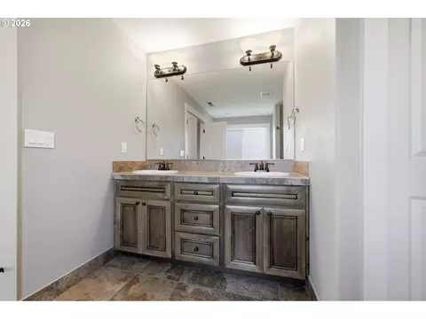 Bath - 2234 NW Utah Ct, Camas, WA 98607 photo 3 of 5