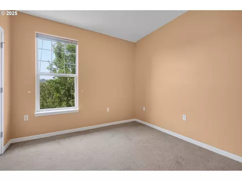 Bedroom - 850 Springtree Ln, West Linn, OR 97068 photo 3 of 3
