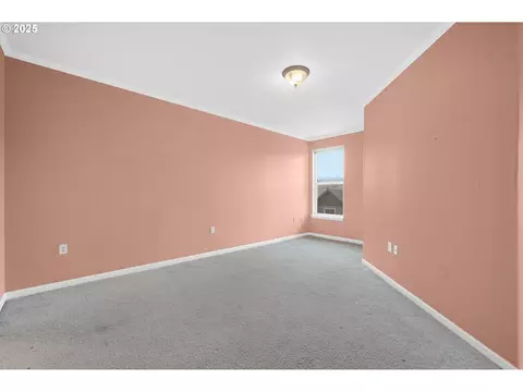 Bedroom - 850 Springtree Ln, West Linn, OR 97068 photo 1 of 3