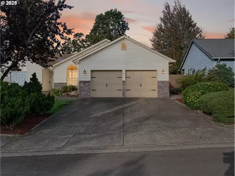 607 NW Heath St, Dallas, OR 97338