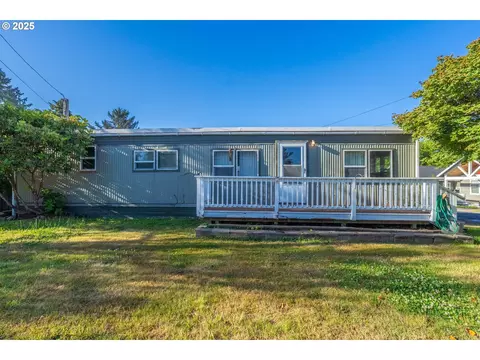 302 SE Neptune Ave, Lincoln City, OR 97367