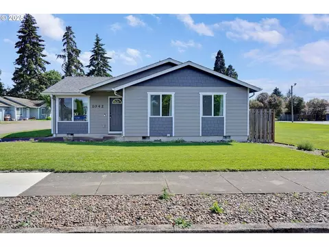 1042 18th Ave SE, Albany, OR 97322